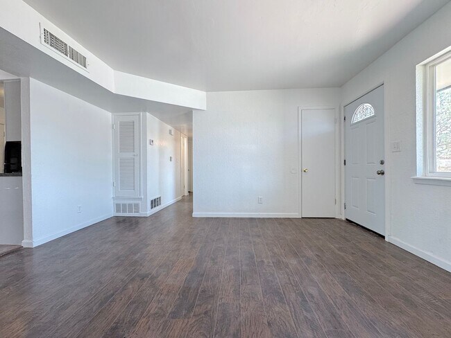 Building Photo - Northeast El Paso 4 Bed Refrig A/C