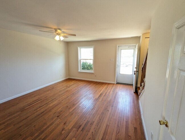 Foto del edificio - Charming two level townhouse in establishe...