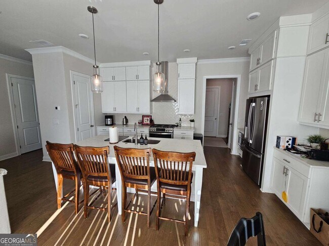 Building Photo - 637 Skytop Dr