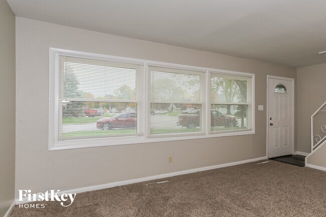Building Photo - 3704 Homecomer Dr