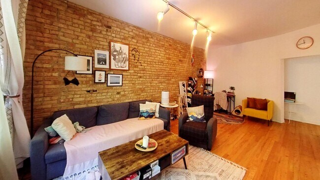 Foto del edificio - 1309 W Addison St