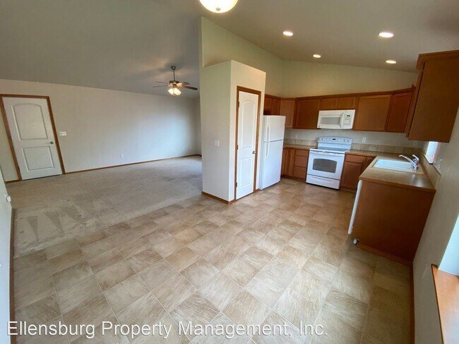 Building Photo - 3 br, 2 bath House - 403 E Windsor Ct.