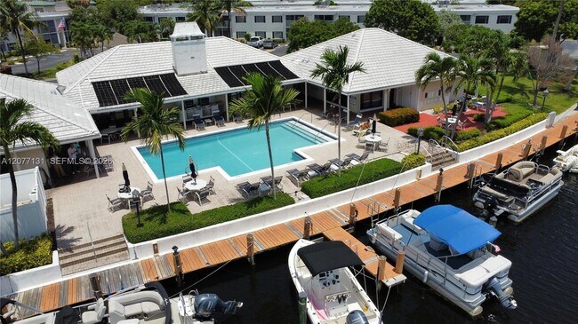 Foto del edificio - 160 Cypress Club Dr