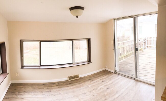 Building Photo - Fully remodeled 2bed/1bath home!