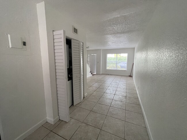 Foto del edificio - 821 NW 46th Ave