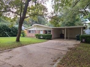 Building Photo - 2409 Mimosa Dr