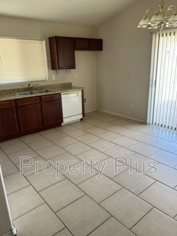 Foto del edificio - 24115 N Desert Dr