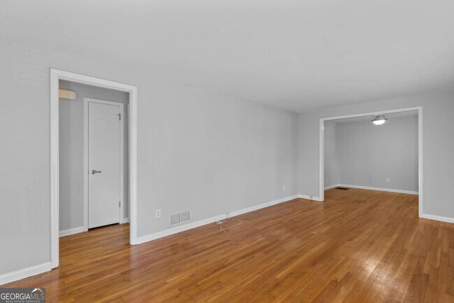 Building Photo - 2304 Capehart Cir NE