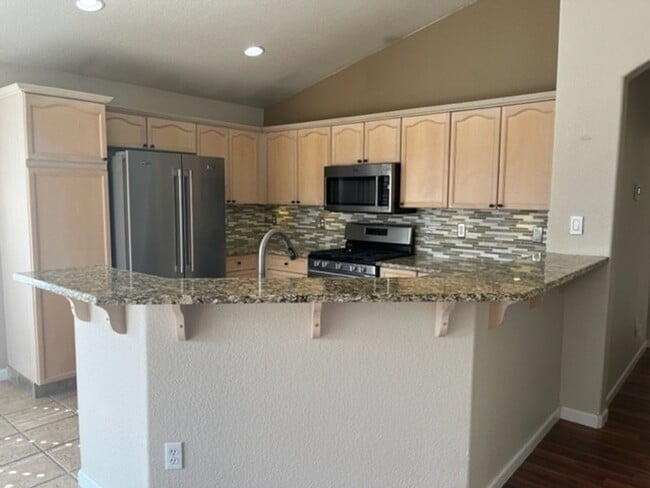 Foto del edificio - Corner Lot 3 Bedroom 2 Bath Double Diamond Home