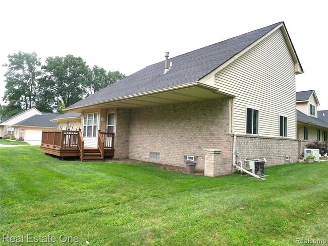 Building Photo - 5499 Seabreeze Ln