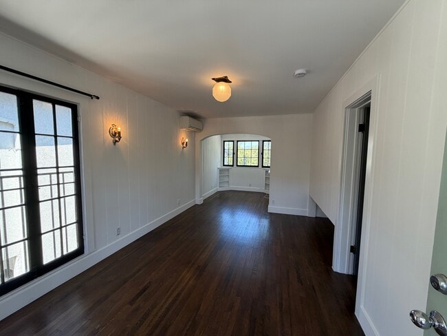 Building Photo - 409 Wheeling Way