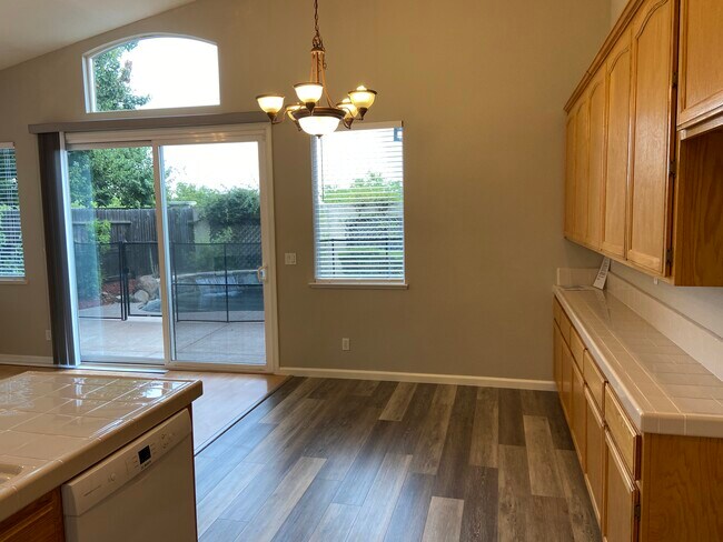 Building Photo - 1575 Latherton Way