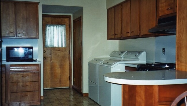 Building Photo - Single Family Lovely Home