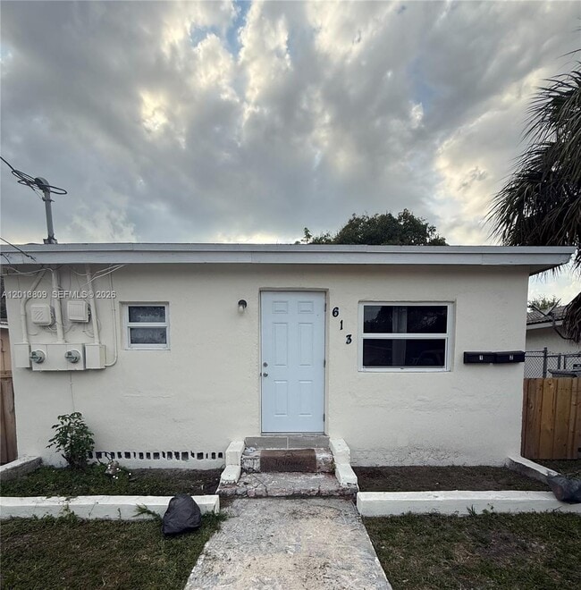 Building Photo - 613 NW 15th Ave