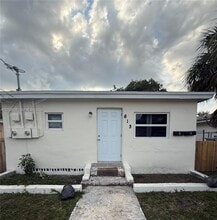 Building Photo - 613 NW 15th Ave