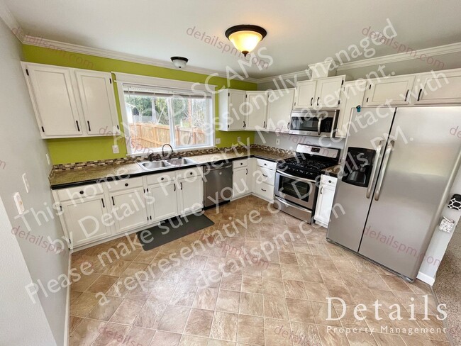 Building Photo - *** APPLICATION PENDING *** 3 Bedroom Manc...