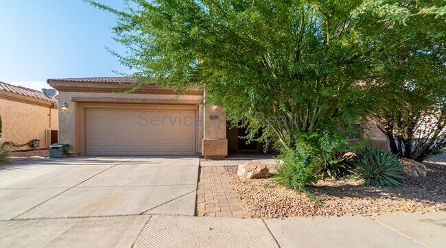 Building Photo - 4642 E Blue Spruce Ln