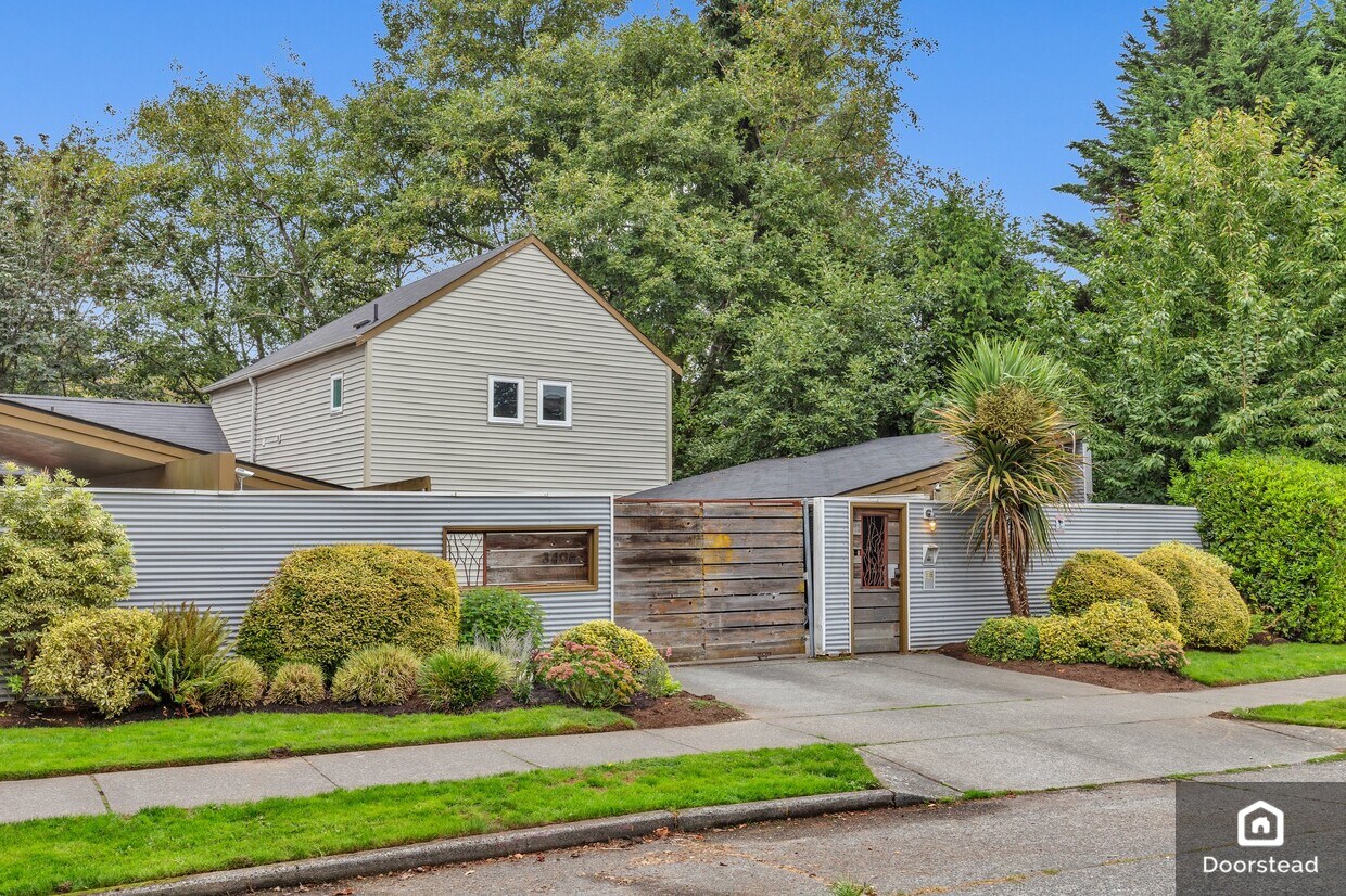Primary Photo - 3406 W Government Way
