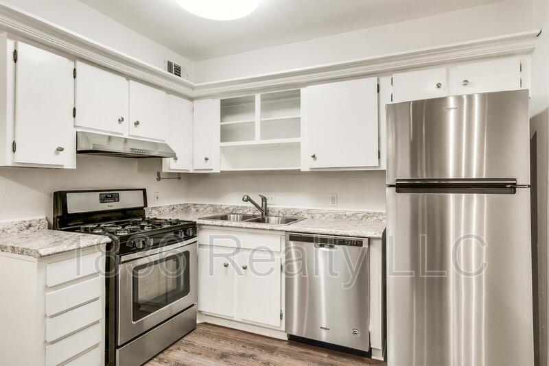 Primary Photo - 2803 Skyway Cir