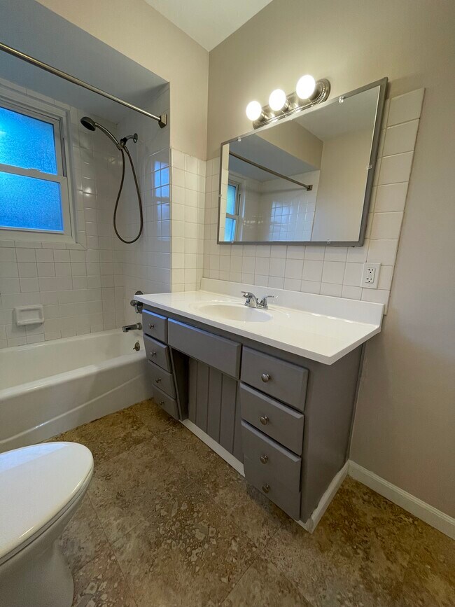 Foto del edificio - 4770 Greenfield Dr