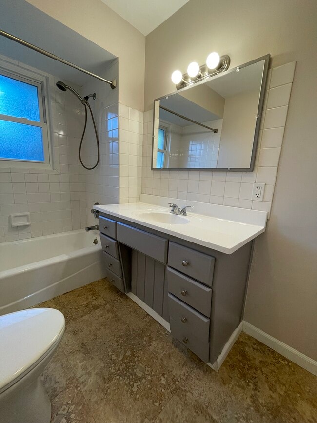 Building Photo - 4770 Greenfield Dr