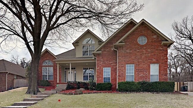 Foto del edificio - Spacious 4 Bedroom 3 Bathroom + Bonus Room...