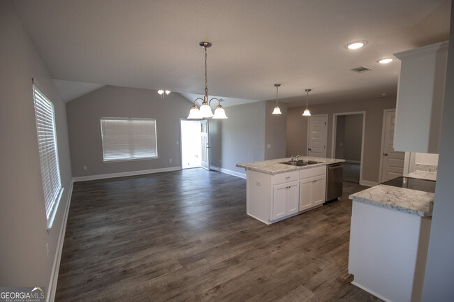 Building Photo - 7052 White Pine Ave