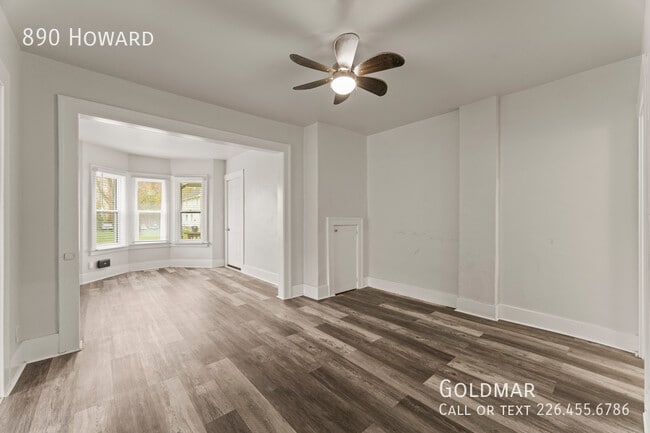 Building Photo - Bright Upper Unit in Central Location