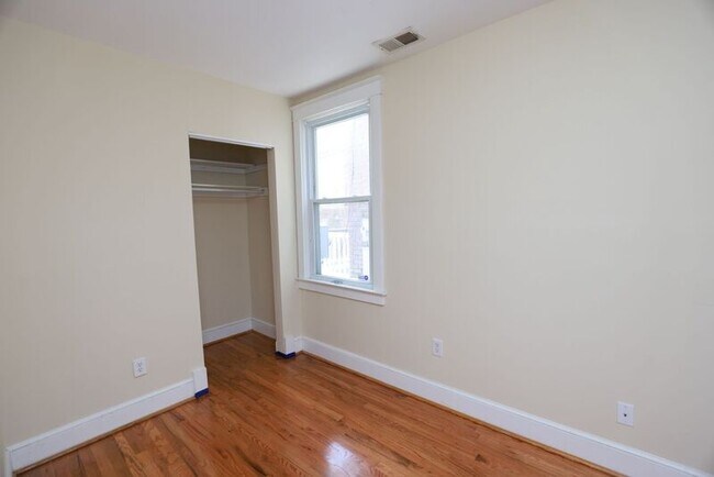 Building Photo - 1400 Bainbridge St