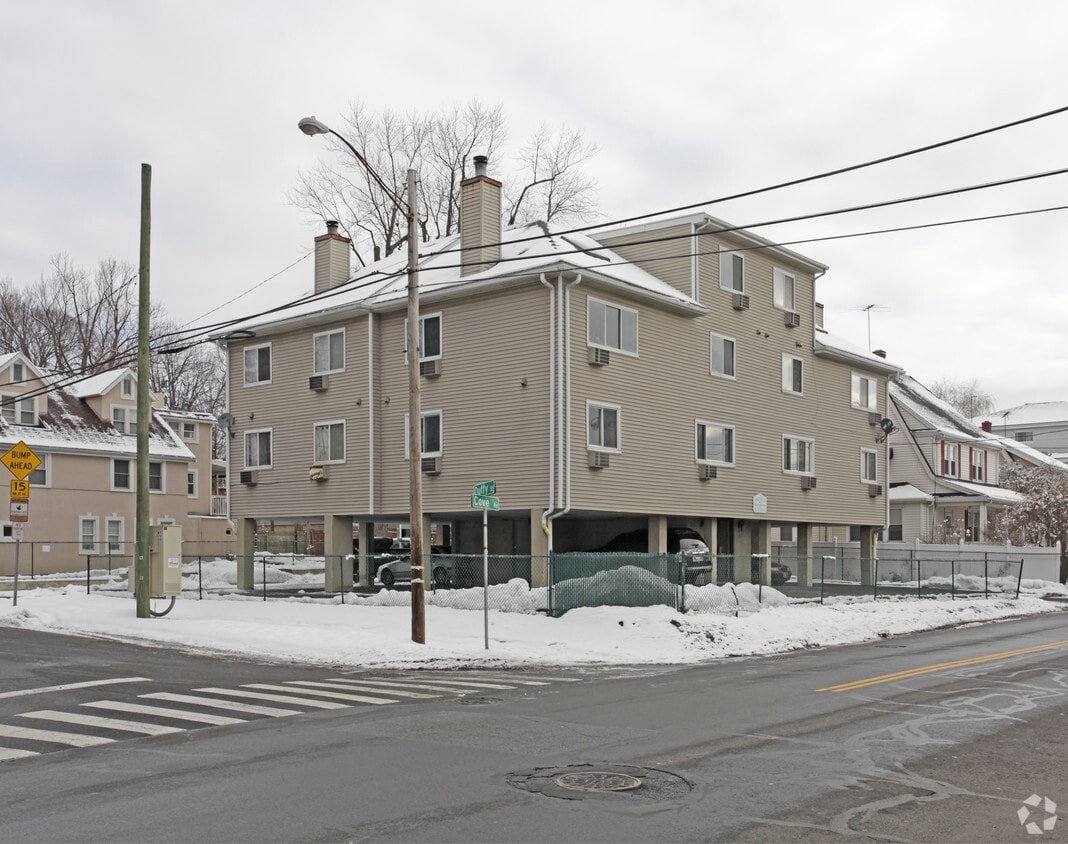 Primary Photo - 636 Cove Rd