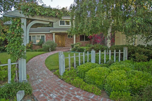 Foto del edificio - 1791 Grace Ave