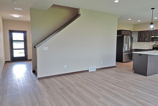 Building Photo - 2208 Lucerne Ave