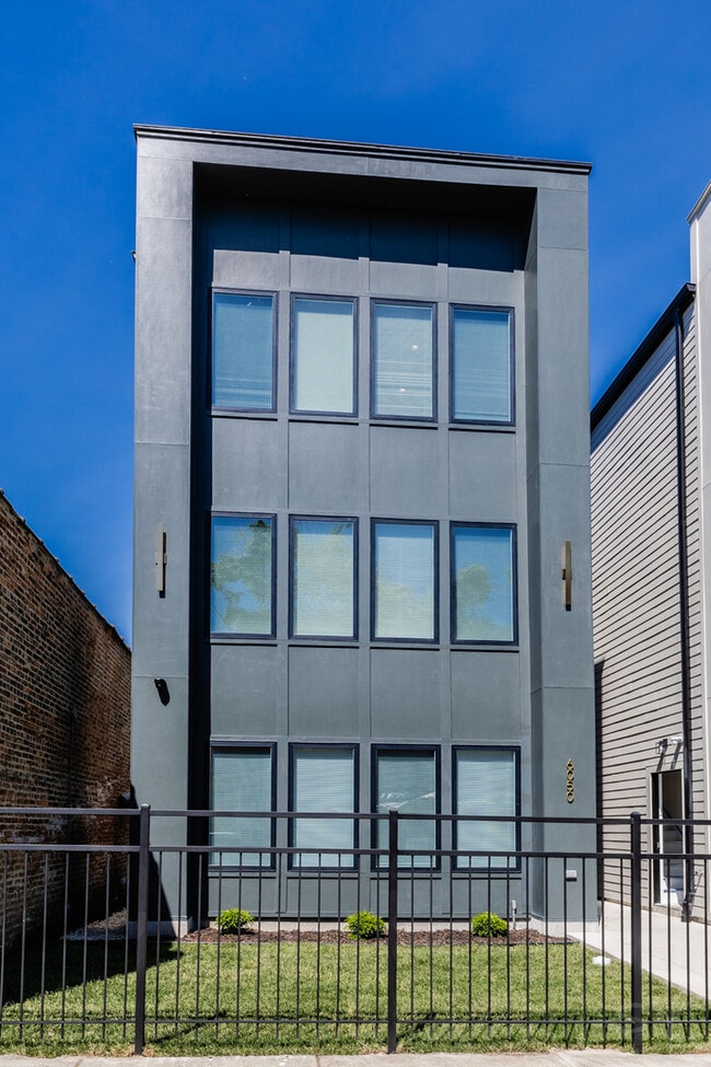 Building Photo - 6050 S Eberhart Ave