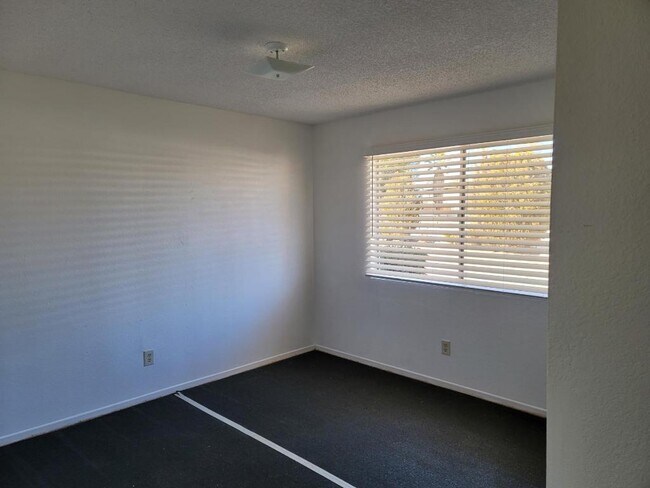 Bedroom 1 - 13639 Yakima Rd