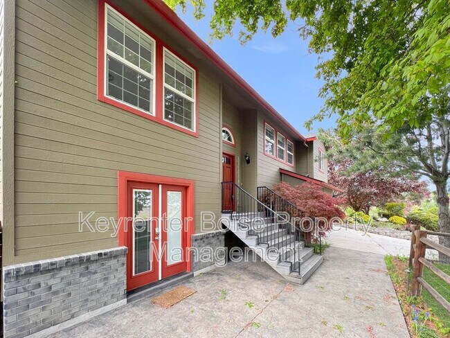 Building Photo - 5000 S Deselm Way