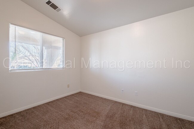 Building Photo - 3 Bedroom/2 Bath Home with an office in th...