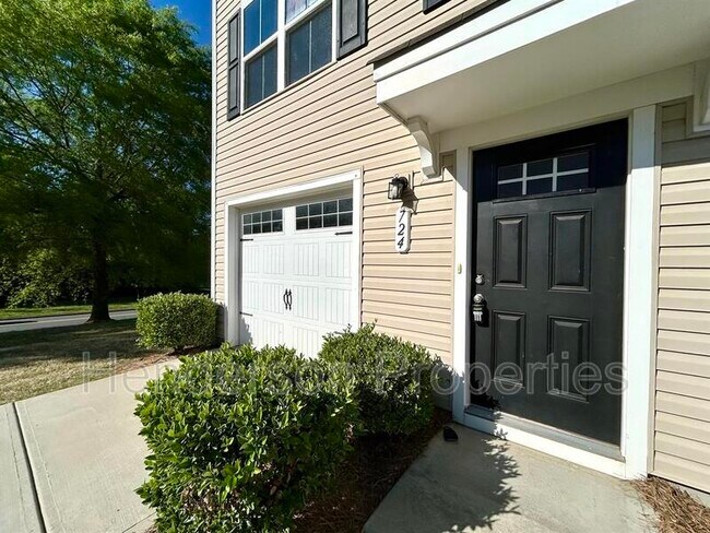 Foto del edificio - 724 Dillon Wy