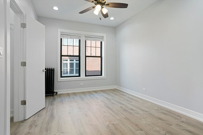 Foto del edificio - 6105 N Winthrop Ave