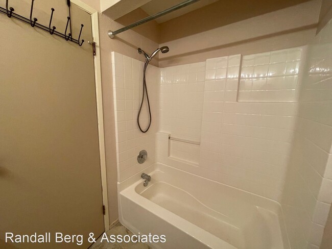 Building Photo - 2 br, 1 bath House - 4800 Fauntleroy Way S...