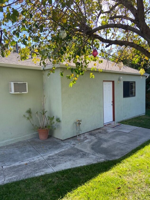 826 N Orange St Unit Back, Orange, CA 92867 Room for Rent in Orange
