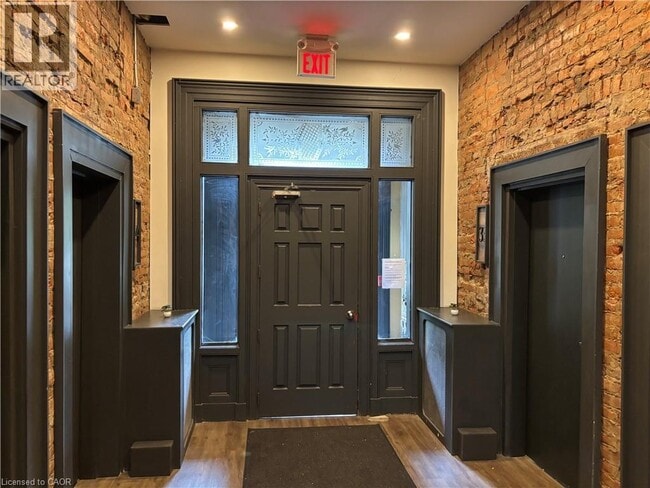 Building Photo - 123 MacNab St S