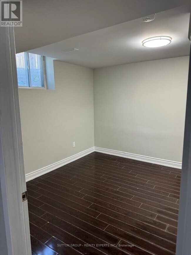 Building Photo - 66 Leacrest St