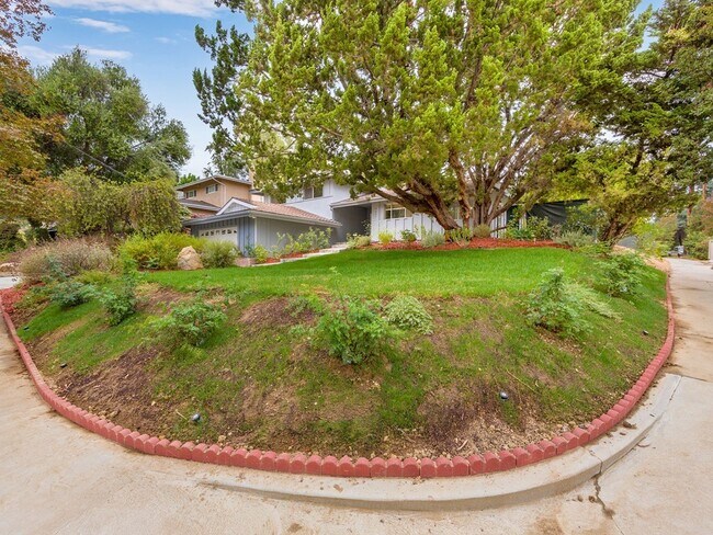 Building Photo - 4829 Ellenita Ave