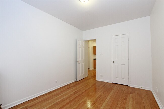 Foto del edificio - 7651 - 7653 S Loomis Blvd