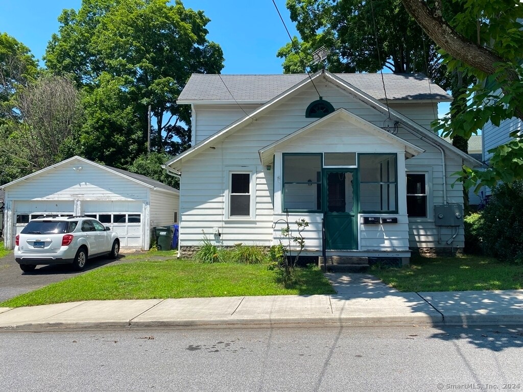 Primary Photo - 140 River St