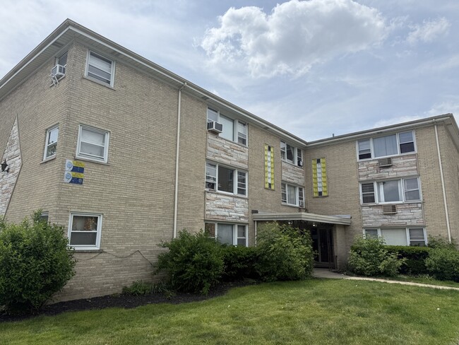 Building Photo - 3558 N Nagle Ave