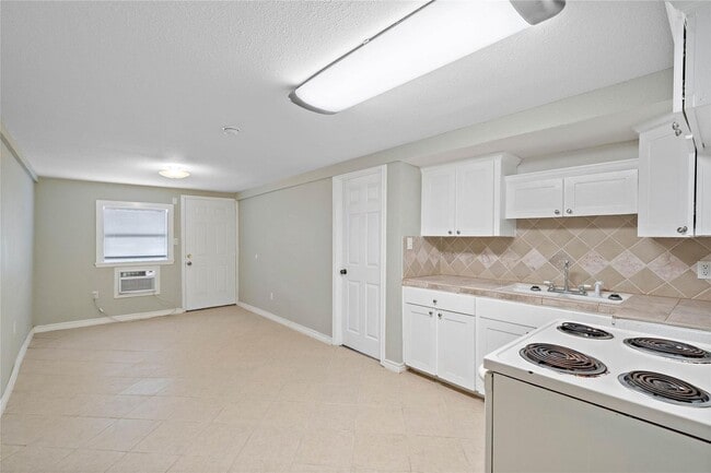 Foto del edificio - Lovely 2 Bedroom 2 Bath Duplex
