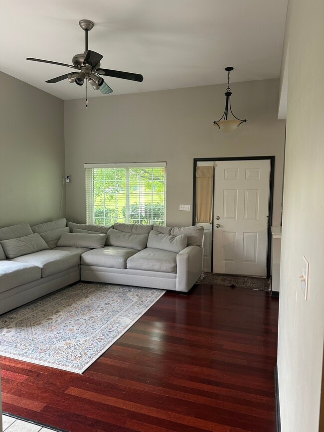 Living Rm - 1049 Parkhill Cir