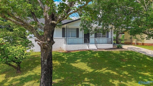 Foto del edificio - 629 Dawson Terrace NW