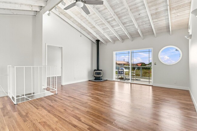 Building Photo - Beautiful 2-Bedroom La Selva Beach Home with Ocean Views
